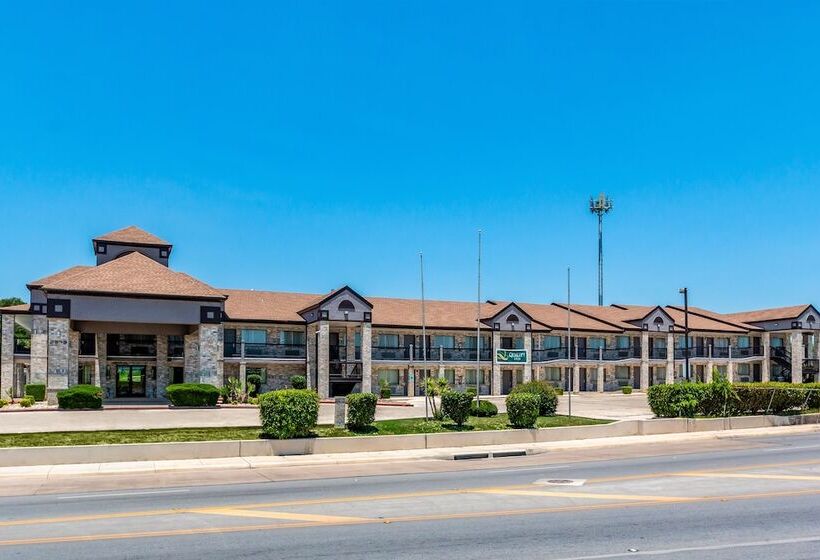ホテル Quality Inn I 10 East Near Frost Bank Center
