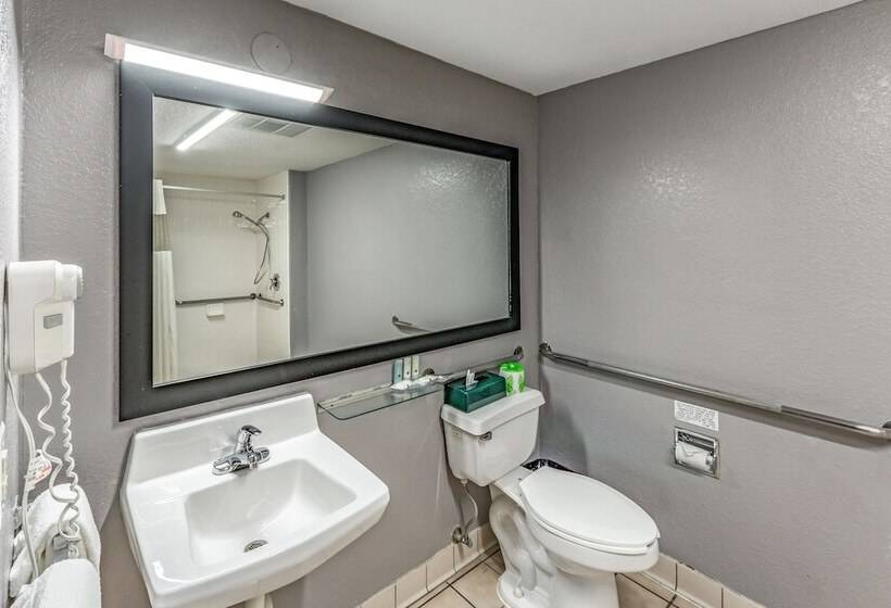 ホテル Quality Inn I 10 East Near Frost Bank Center