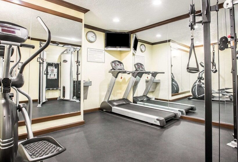 هتل Quality Inn San Diego I 5 Naval Base