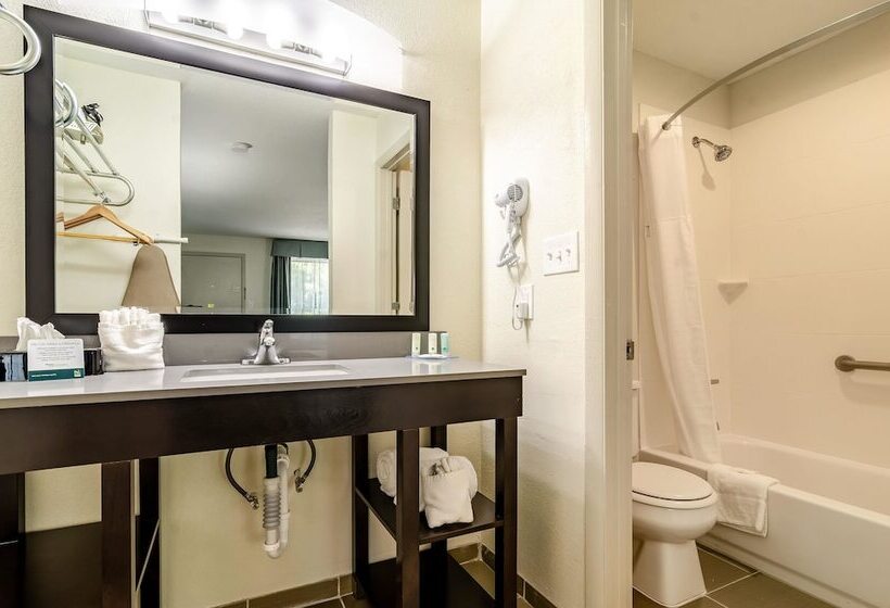 ホテル Quality Inn & Suites Creedmor   Butner