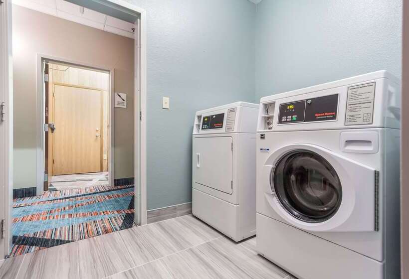 هتل Quality Inn & Suites West Omaha   Ne Linclon
