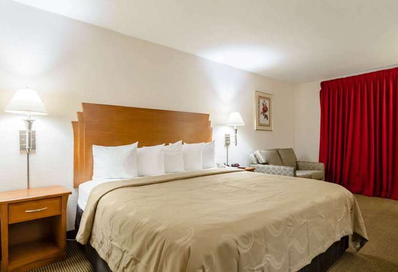 هتل Quality Inn & Suites Salina