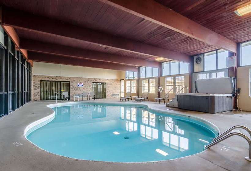 هتل Quality Inn & Suites Salina