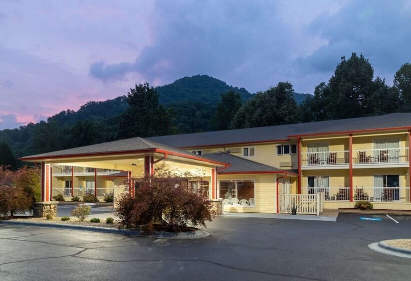 هتل Ramada By Wyndham Maggie Valley