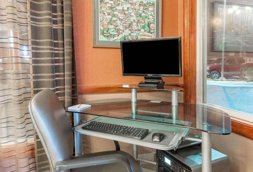 هتل Ramada By Wyndham Maggie Valley