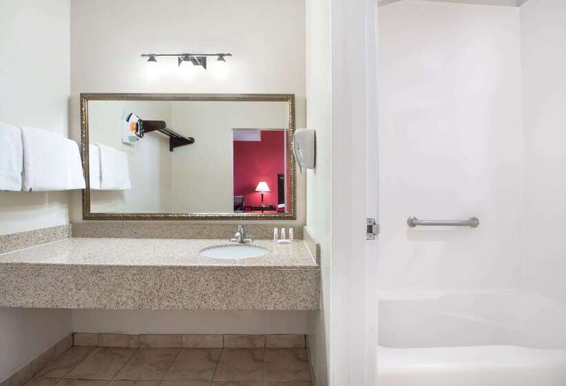 هتل Ramada By Wyndham San Diego Airport