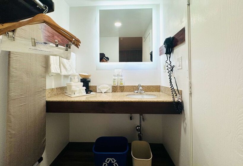 هتل Ramada By Wyndham San Diego Airport