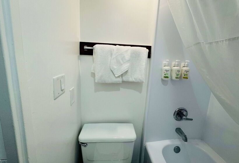 هتل Ramada By Wyndham San Diego Airport