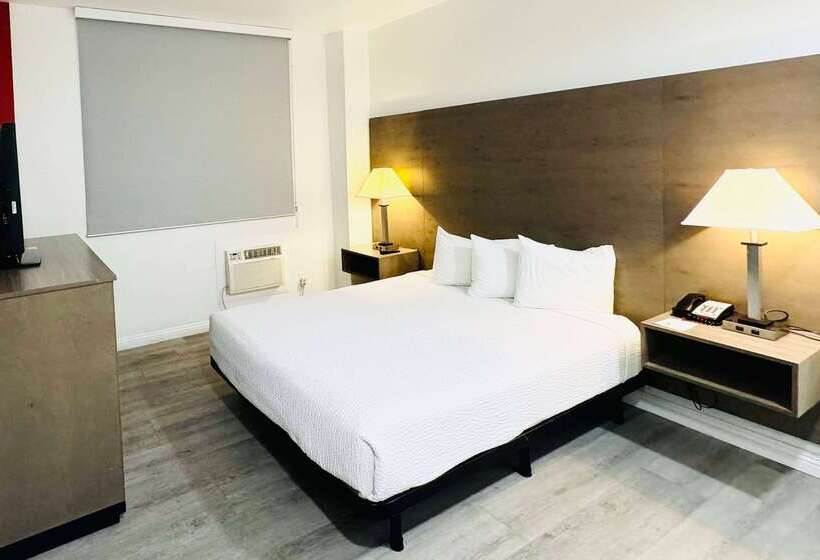 هتل Ramada By Wyndham San Diego Airport