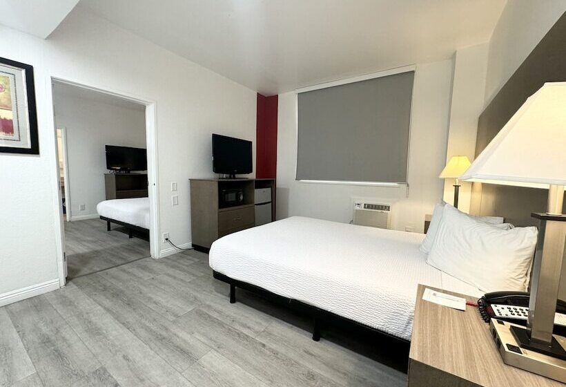 هتل Ramada By Wyndham San Diego Airport