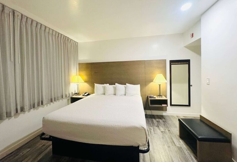 هتل Ramada By Wyndham San Diego Airport