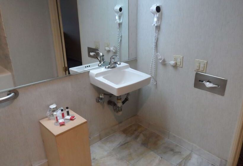 فندق Ramada By Wyndham South El Monte