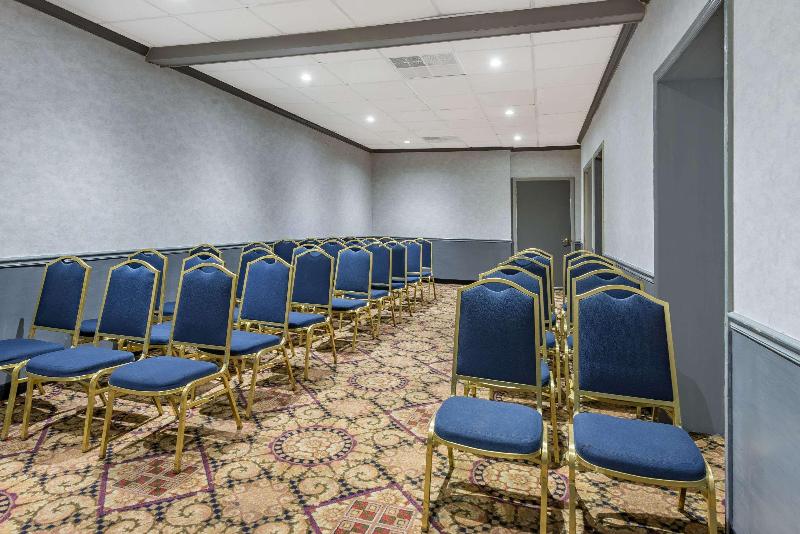 فندق Ramada By Wyndham West Atlantic City