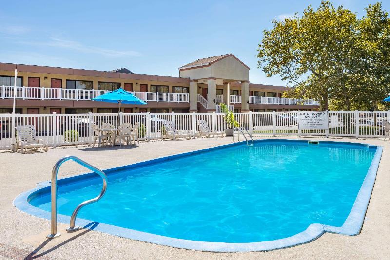 فندق Ramada By Wyndham West Atlantic City