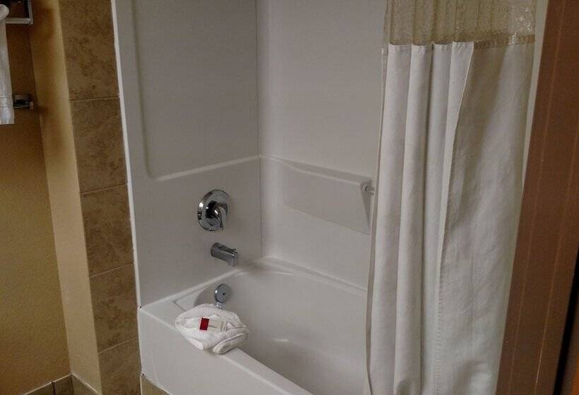 فندق Ramada By Wyndham West Atlantic City