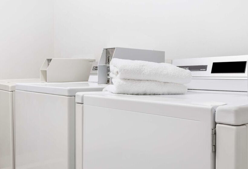 هتل Ramada Limited Norfolk