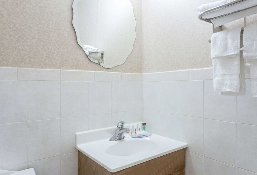 هتل Ramada Limited Norfolk