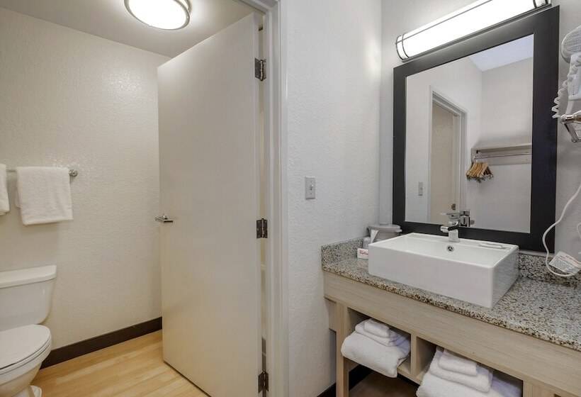فندق Red Roof Inn Plus + Gainesville