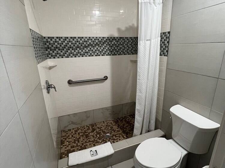 בית מלון כפרי Super 8 By Wyndham Mcallen Downtown Airport La Plaza Mall