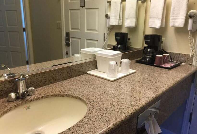 בית מלון כפרי The Miramar Inn