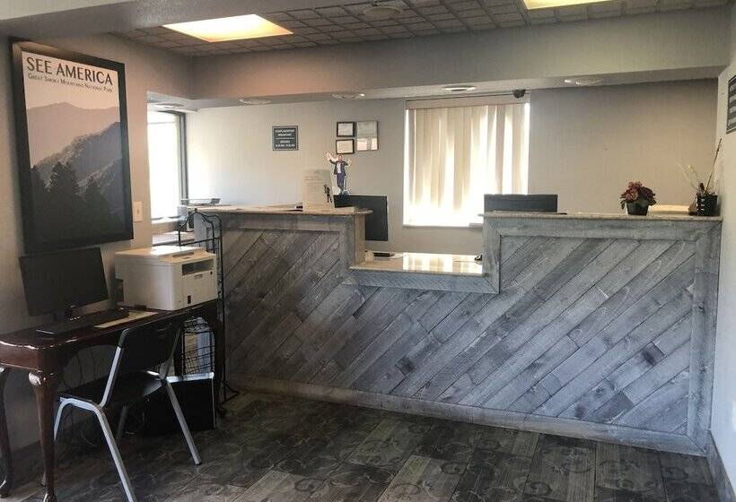 בית מלון כפרי Travelodge By Wyndham Clarksville