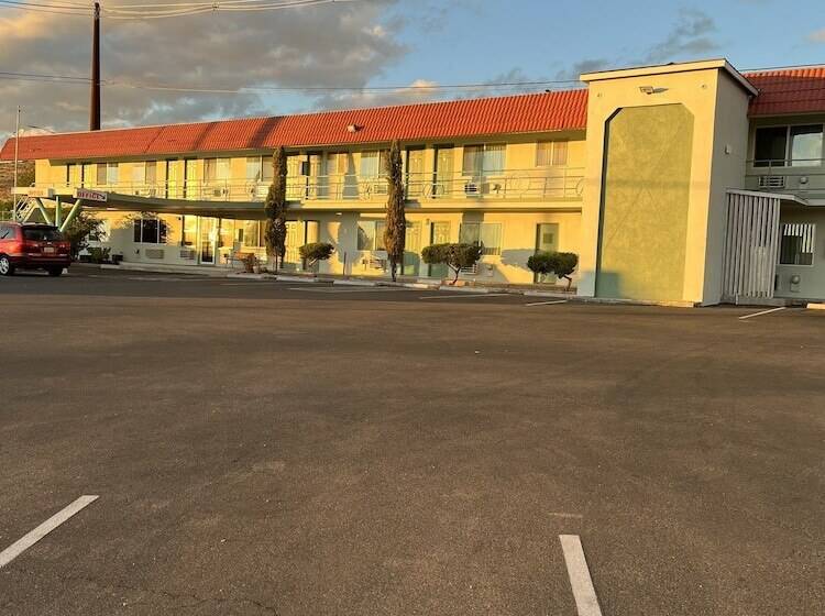 Ramblin Rose Motel
