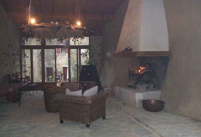 Château Le Combet  Gîte Le Petit Donjon