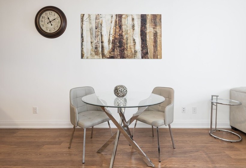 בית מלון כפרי Metropolis Suites  Yonge Sheppard