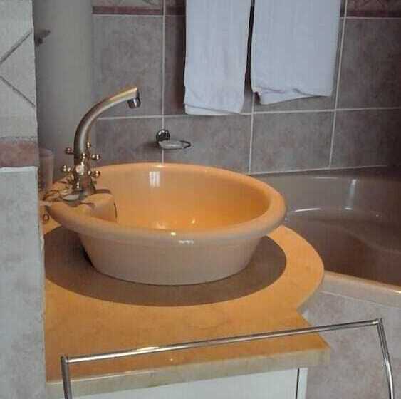 پانسیون The Whales Beach House