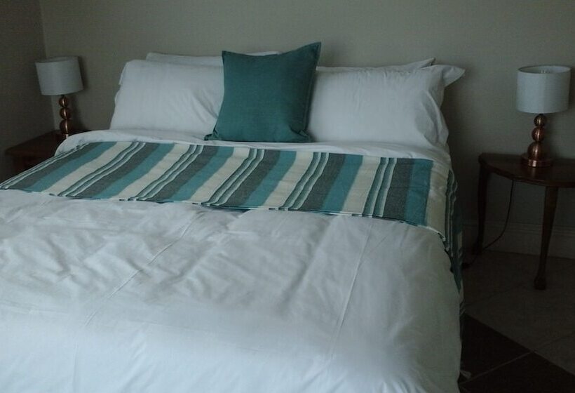 پانسیون The Whales Beach House