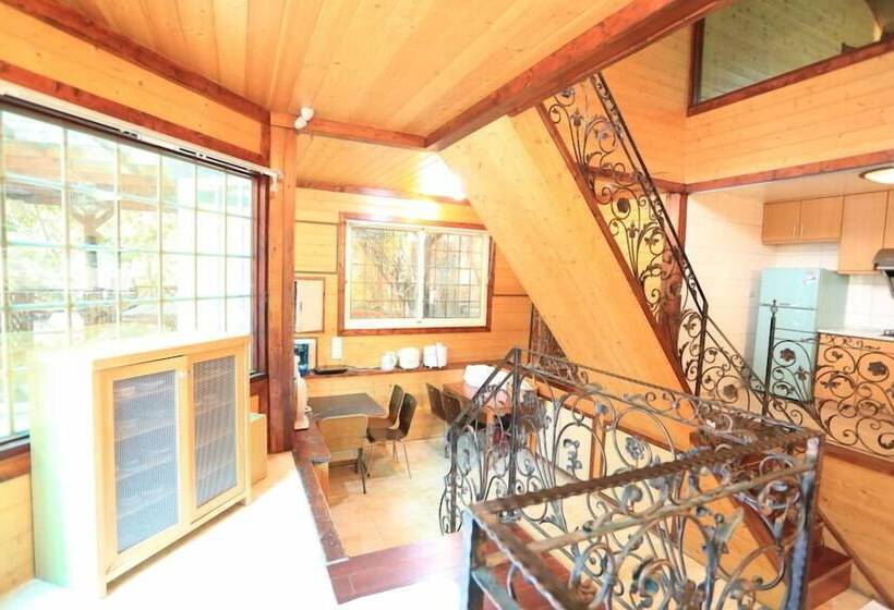 تختخواب و صبحانه Wild Thyme Eco Guest House