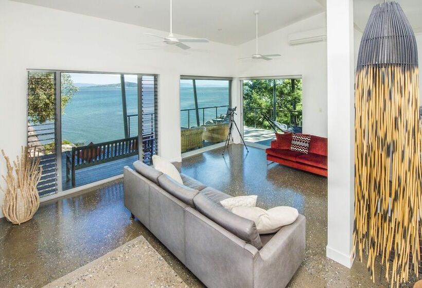 Headland Hideaway