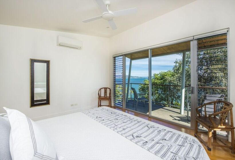 Headland Hideaway