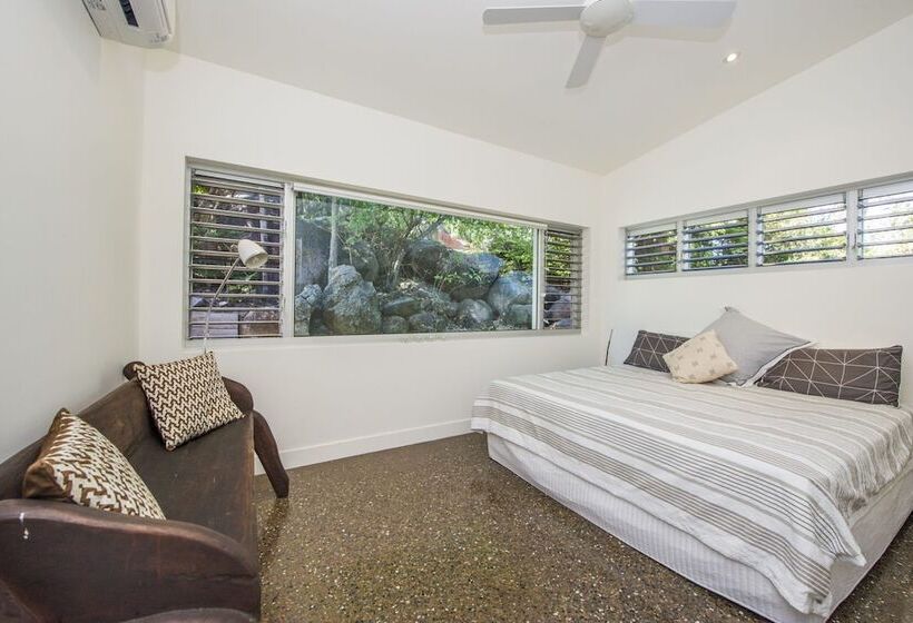 Headland Hideaway