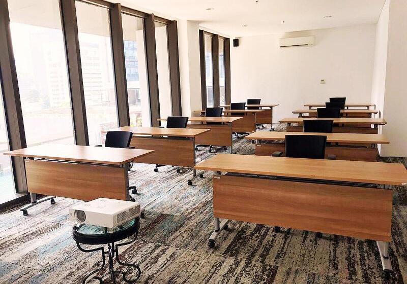 בית מלון כפרי Mangkuluhur Residences By Lorin