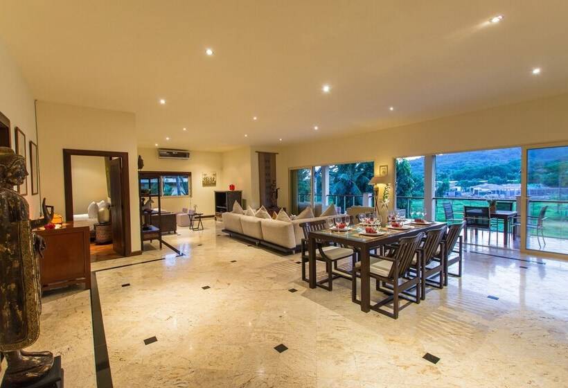 Viola Pool Villa