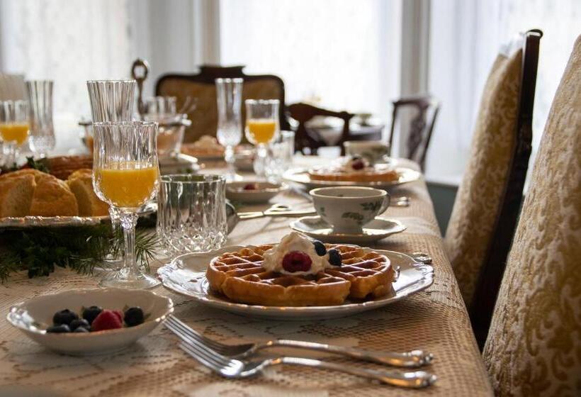 Gifford Risley House Bed And Breakfast