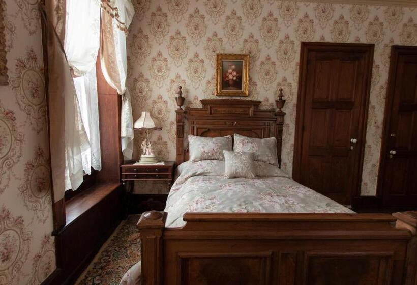 Gifford Risley House Bed And Breakfast