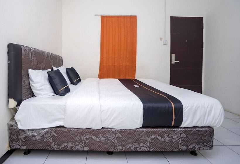 هتل Oyo 2695 D Es Guest House