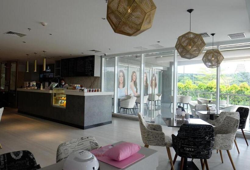 Nuanza Hotel & Convention Cikarang