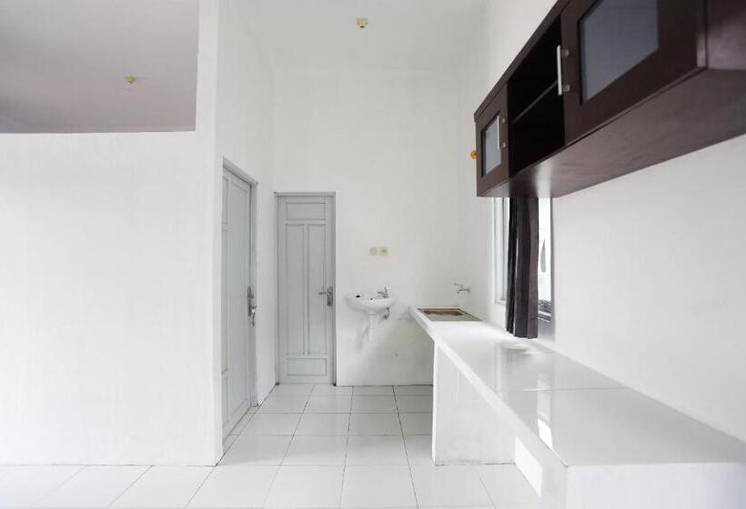 هتل Reddoorz Near Universitas Palangkaraya 2