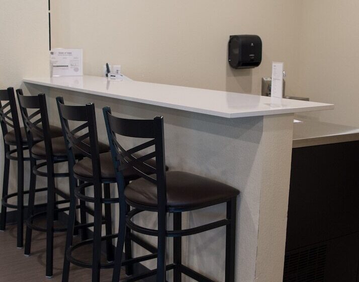 فندق Cobblestone Inn & Suites  Forest City