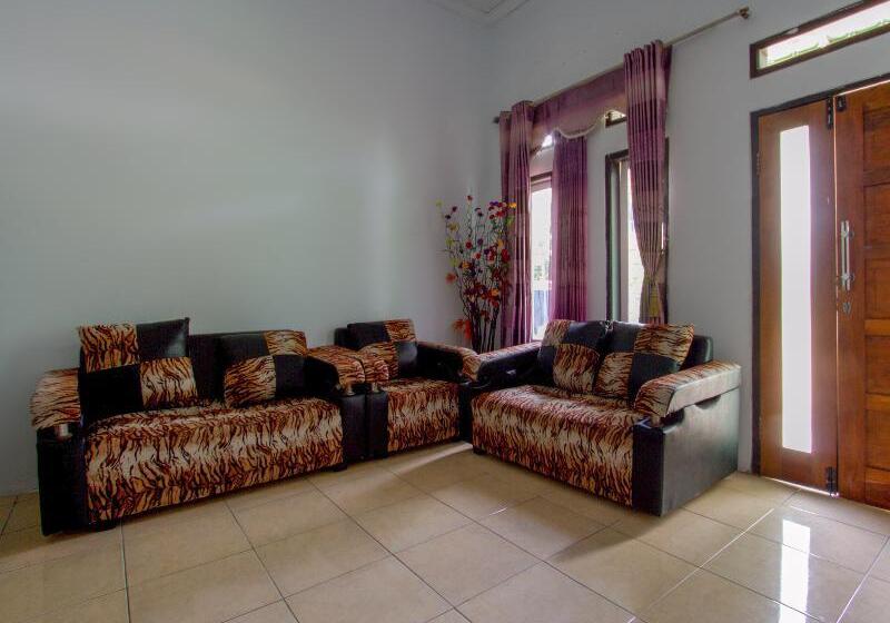 هتل Oyo 2588 Pondok Romeo