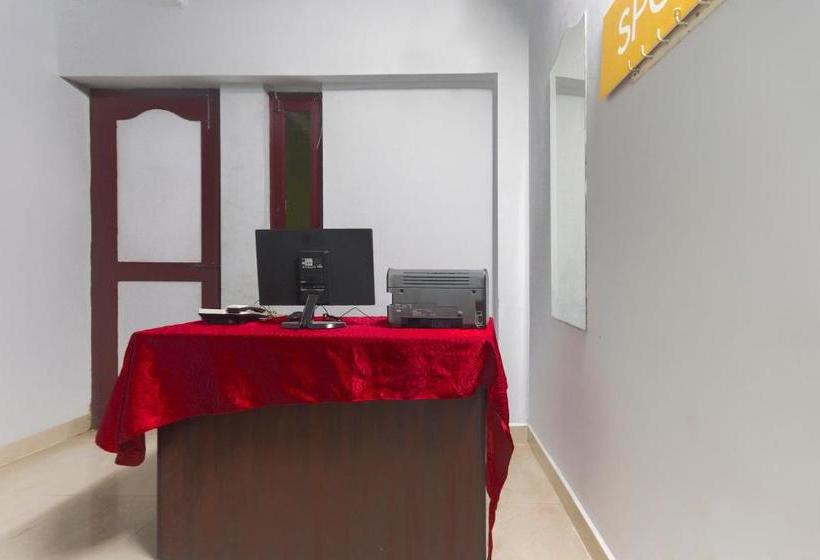 בית מלון כפרי Spot On Raahila Mansion