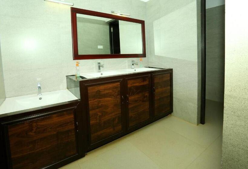 فندق Ceecee Grand Resort