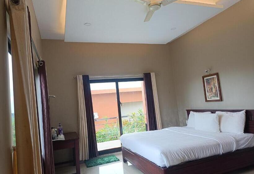 فندق Ceecee Grand Resort