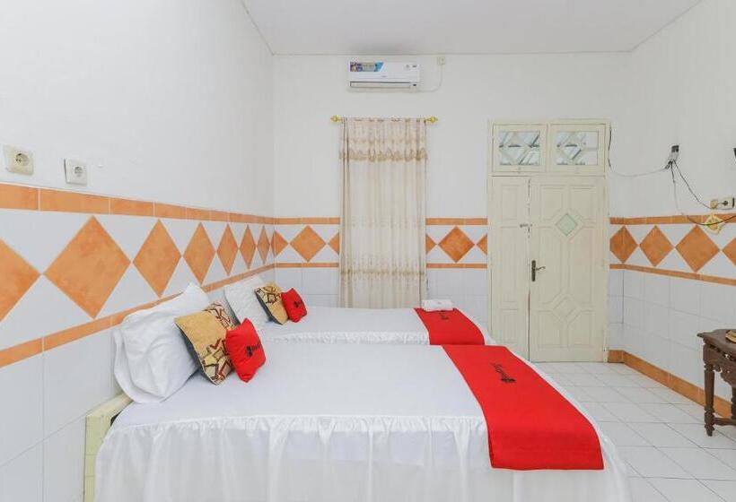 Отель Reddoorz Syariah At Mojosari