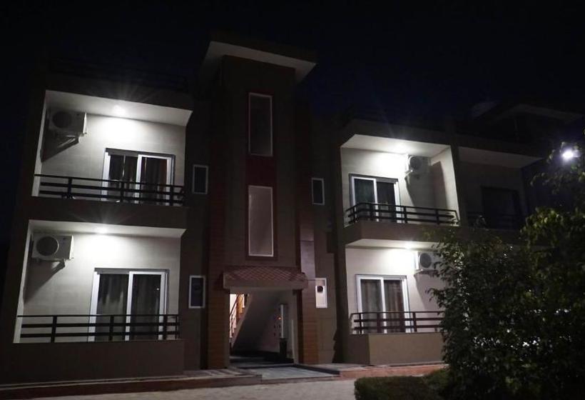 בית מלון כפרי Vrinda Anandam Resort