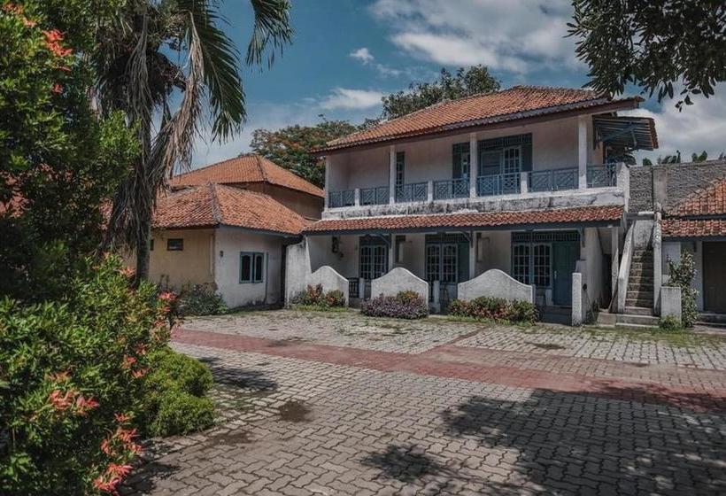 هتل Reddoorz Near Pantai Florida Anyer