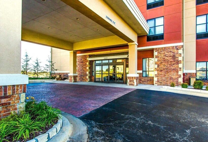 호텔 Comfort Inn & Suites Shawnee North Near I40